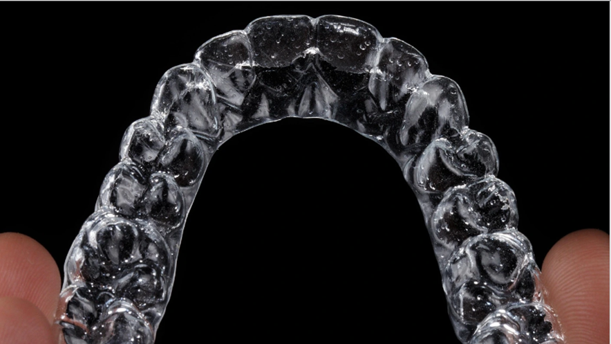 Clear dental aligner